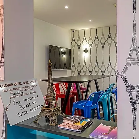 Ibis Styles Eiffel Cambronne 3* Paříž