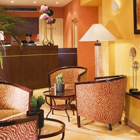 巴黎埃菲尔铁塔康布罗纳宜必思尚品酒店