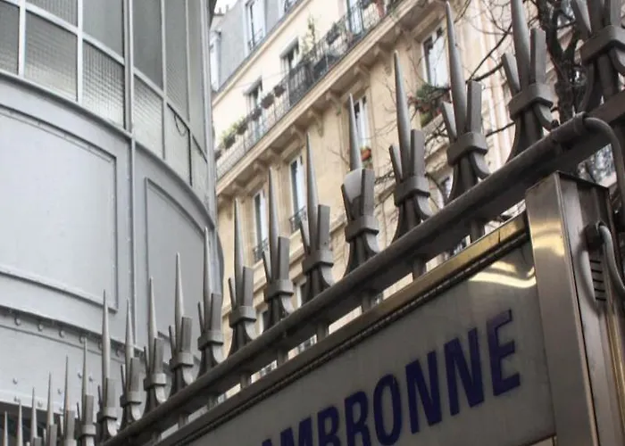 Ibis Styles Eiffel Cambronne Szálloda 3*