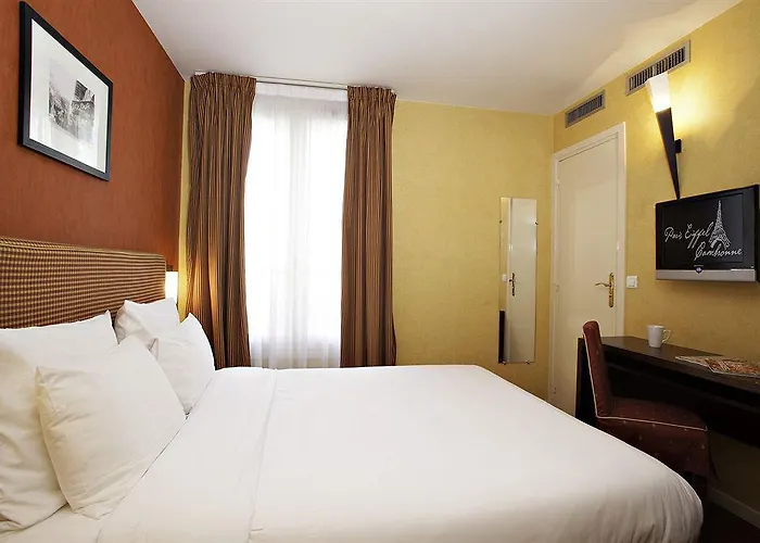 Hotel Ibis Styles Eiffel Cambronne 3*