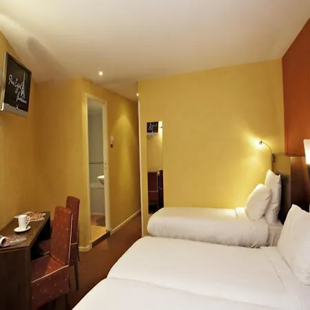 Отель Ibis Styles Eiffel Cambronne 3*