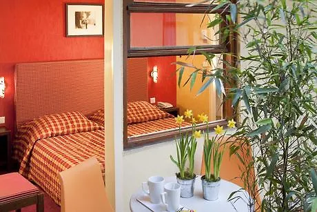 Hotel Ibis Styles Eiffel Cambronne 3*